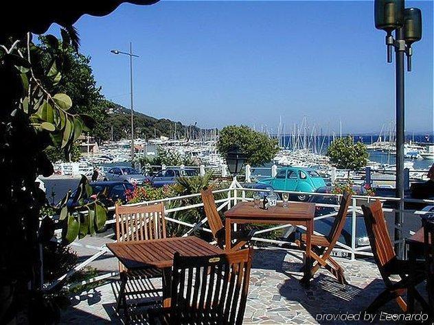 Hotel Le Richiardi Carqueiranne Restaurang bild