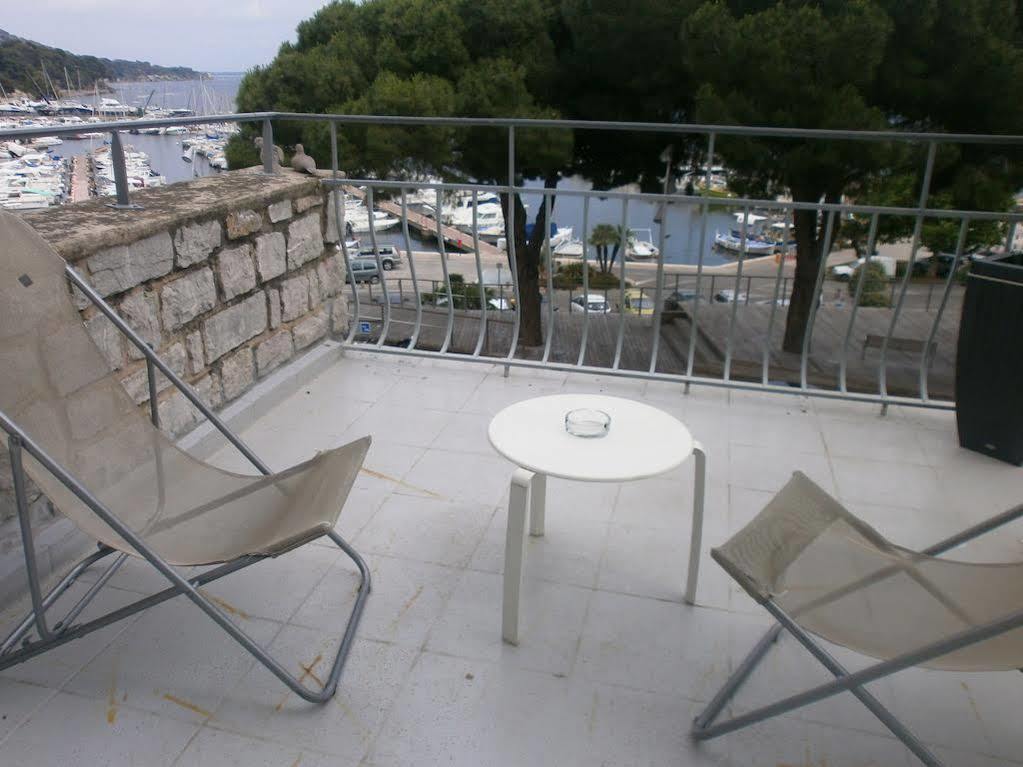 Hotel Le Richiardi Carqueiranne Exteriör bild