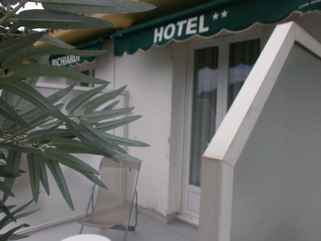 Hotel Le Richiardi Carqueiranne Exteriör bild